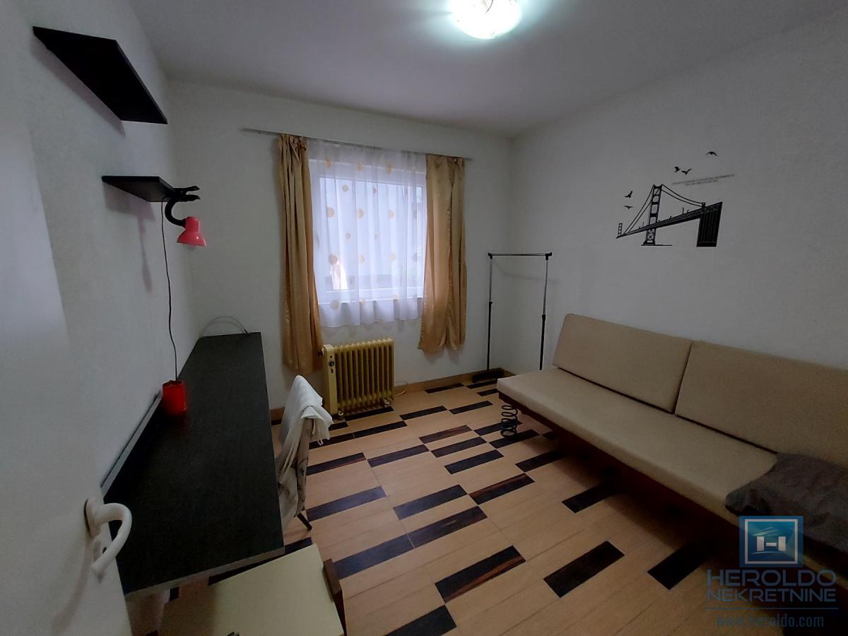 Porodična kuća od 168m2 u mirnom delu grada 18