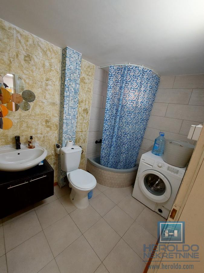 Porodična kuća od 168m2 u mirnom delu grada 5