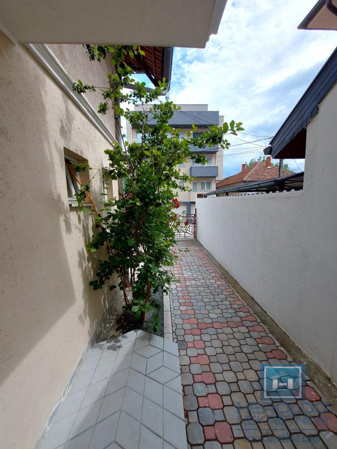 Porodična kuća od 168m2 u mirnom delu grada 7