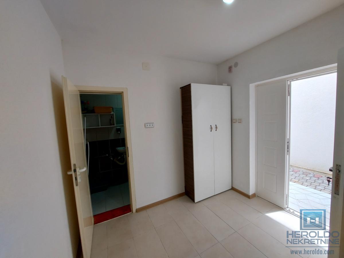 Porodična kuća od 168m2 u mirnom delu grada 9