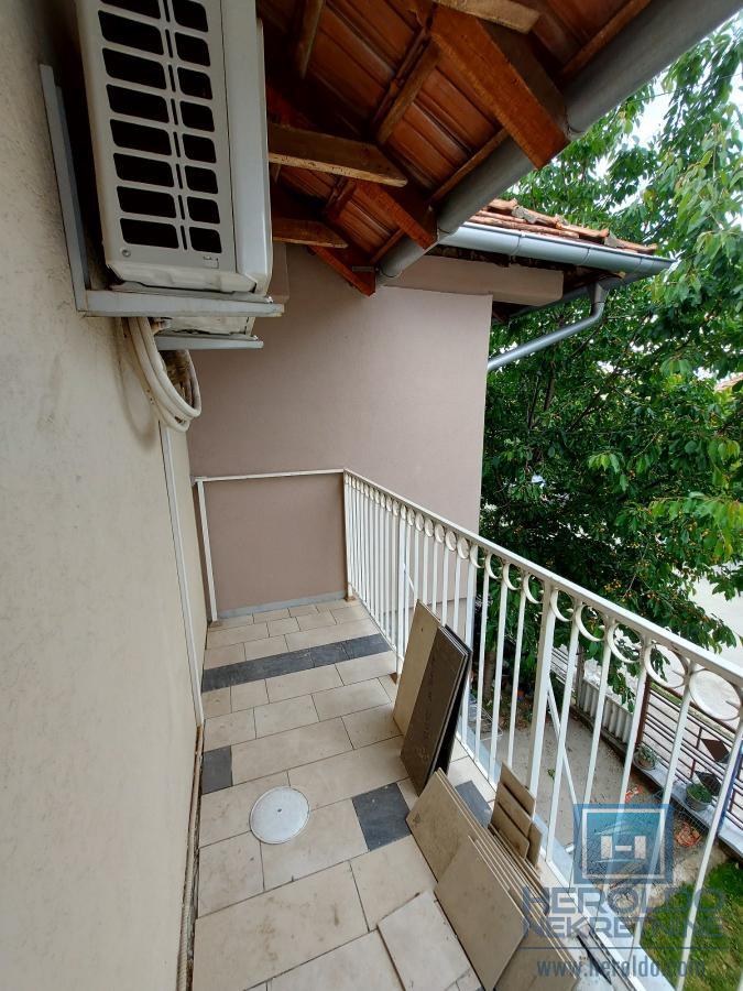 Porodična kuća od 168m2 u mirnom delu grada 21