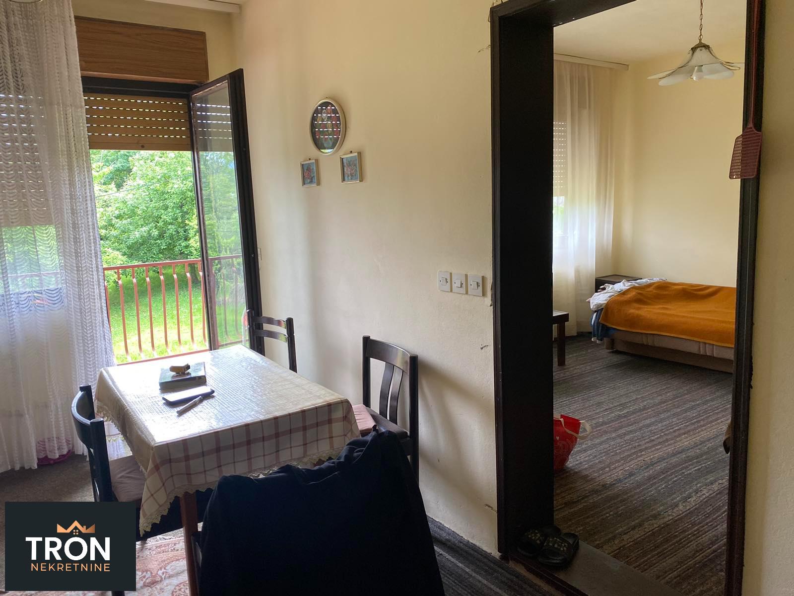 Kuća na 700m od kružnog toka 270m2 3