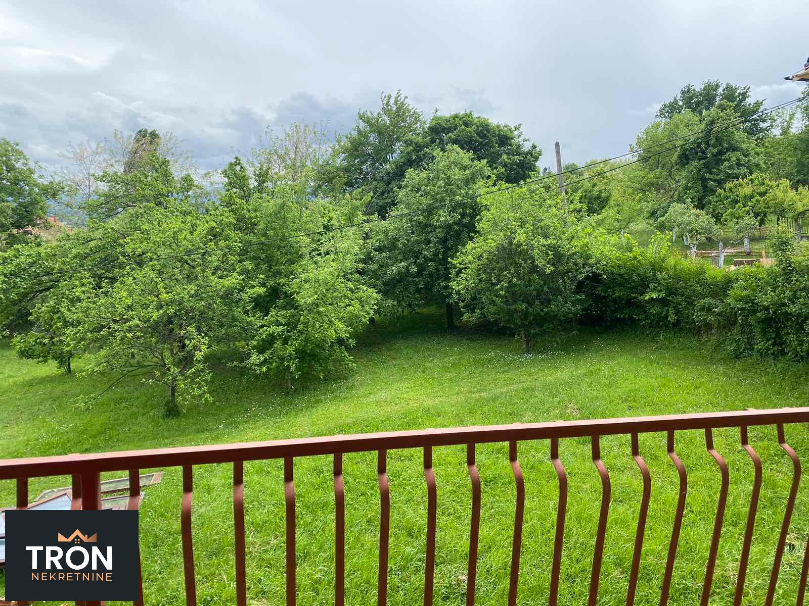 Kuća na 700m od kružnog toka 270m2 5