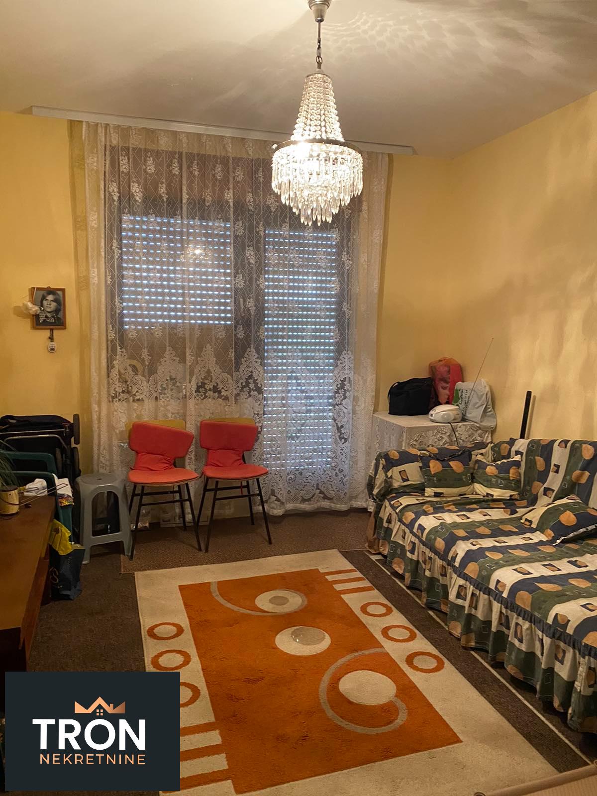 Kuća na 700m od kružnog toka 270m2 4