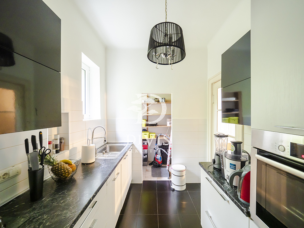 Renoviran stan  Karadjordjeva  Zemun  123m² 2