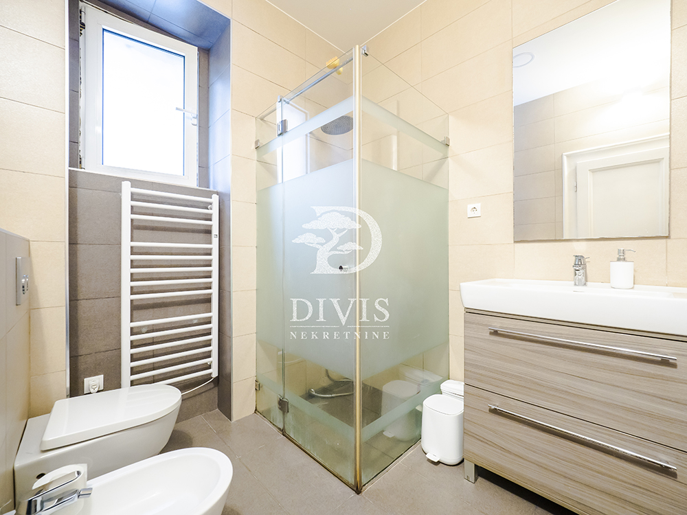 Renoviran stan  Karadjordjeva  Zemun  123m² 3