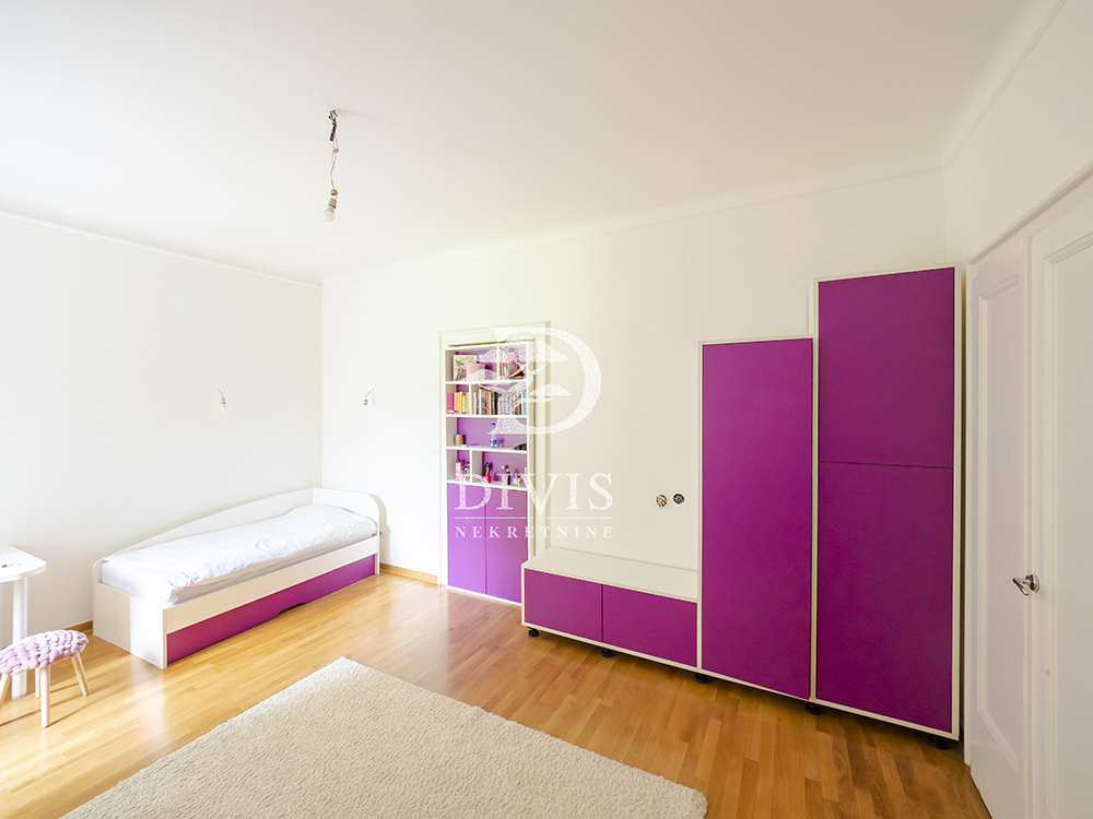 Renoviran stan  Karadjordjeva  Zemun  123m² 5