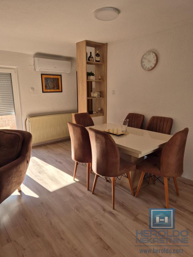 Na prodaju stan u Ćupriji 2