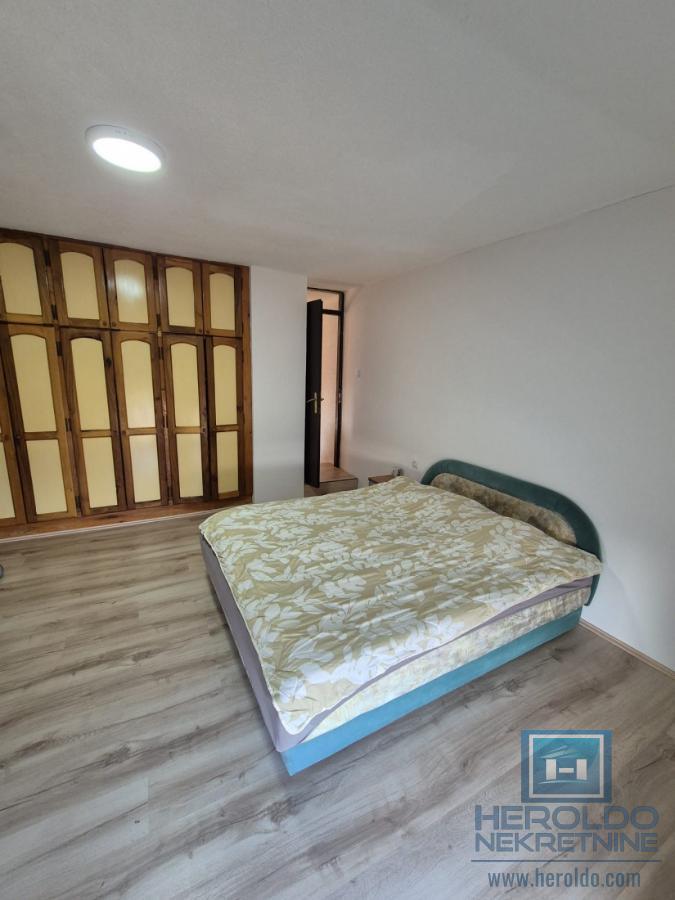 Na prodaju stan u Ćupriji 4