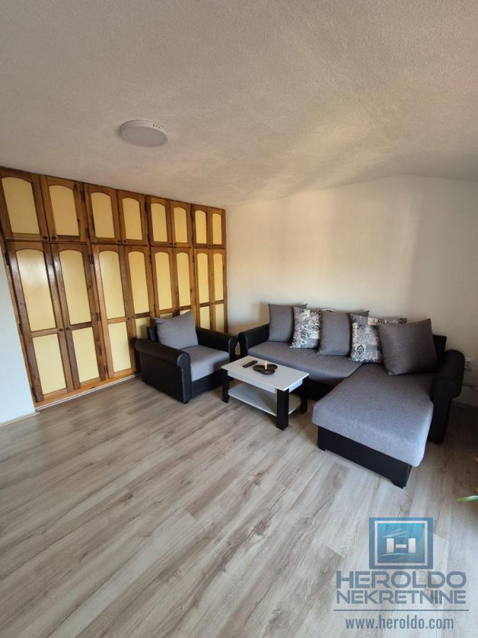 Na prodaju stan u Ćupriji 5