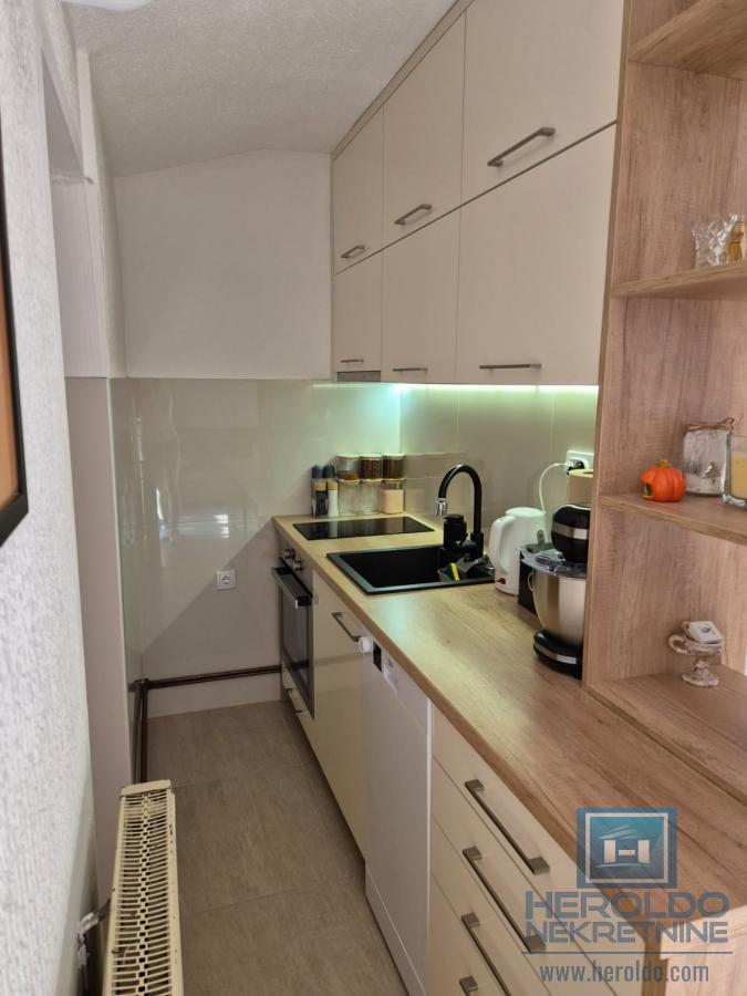 Na prodaju stan u Ćupriji 7