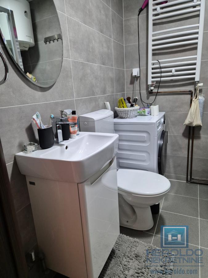 Na prodaju stan u Ćupriji 8