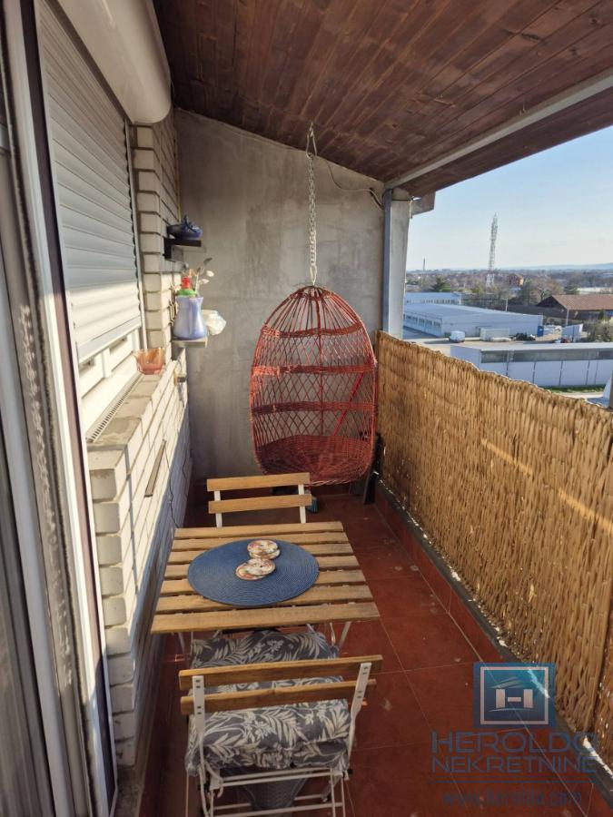 Na prodaju stan u Ćupriji 12