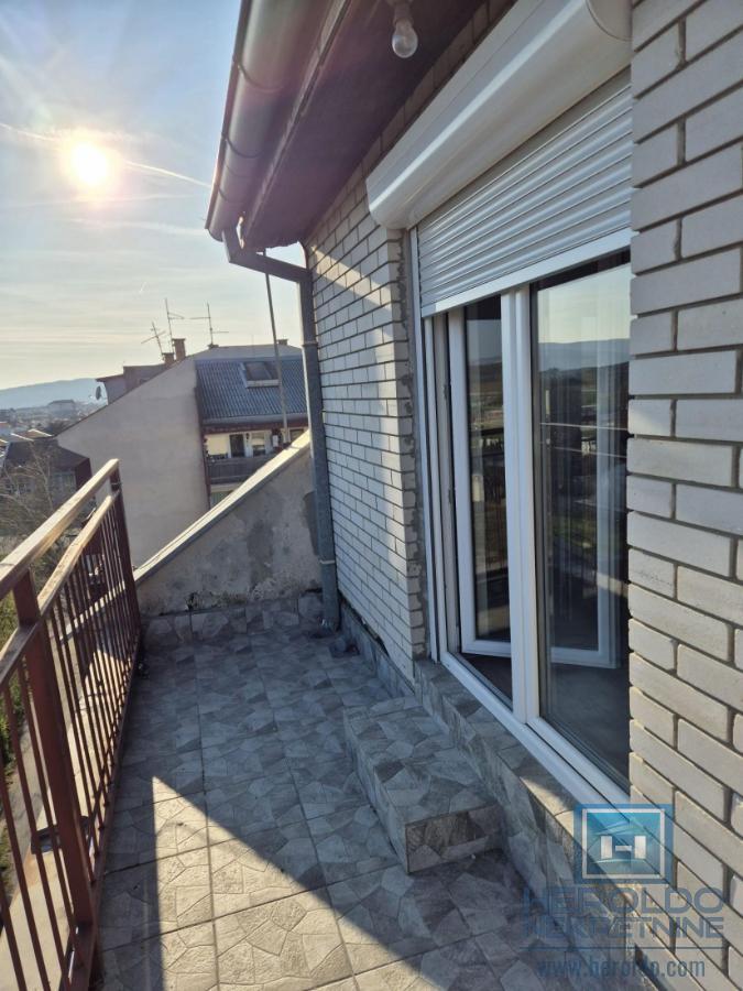 Na prodaju stan u Ćupriji 13