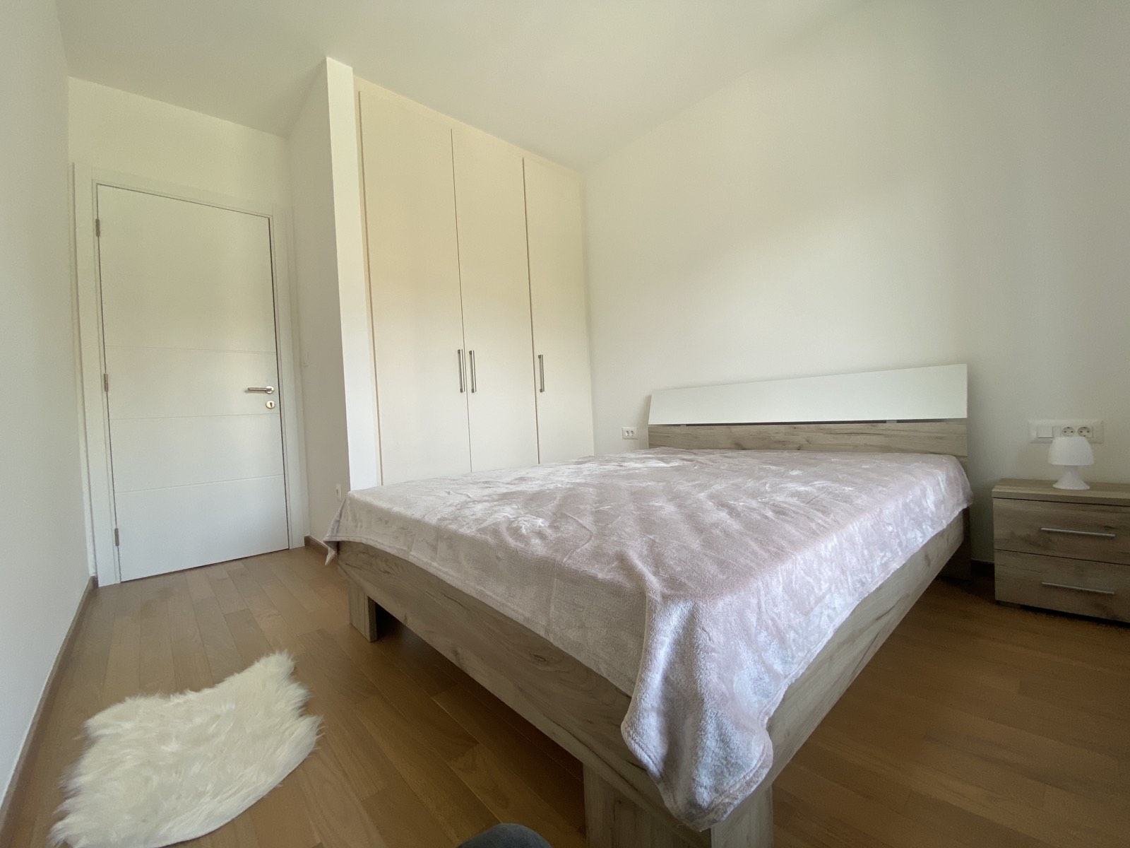 Izdaje se nov stan 47 m2 lux  Avenija  Čačak 5