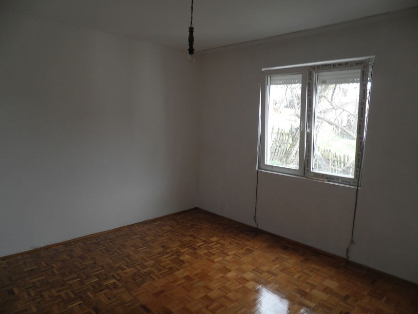 Prodajem kucu u Kraljevu 3