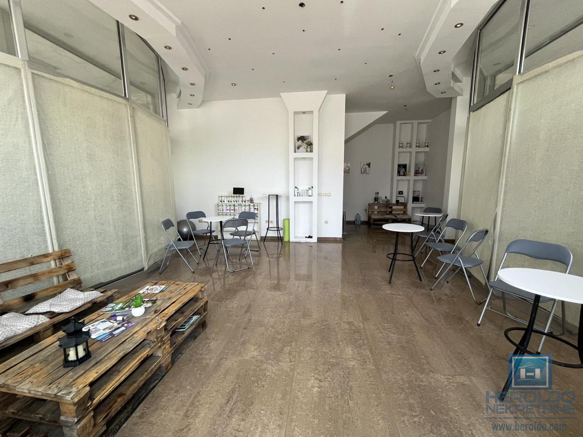 Lokal u centru grada u novijoj zgradi 6