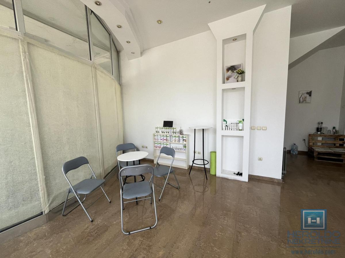 Lokal u centru grada u novijoj zgradi 8