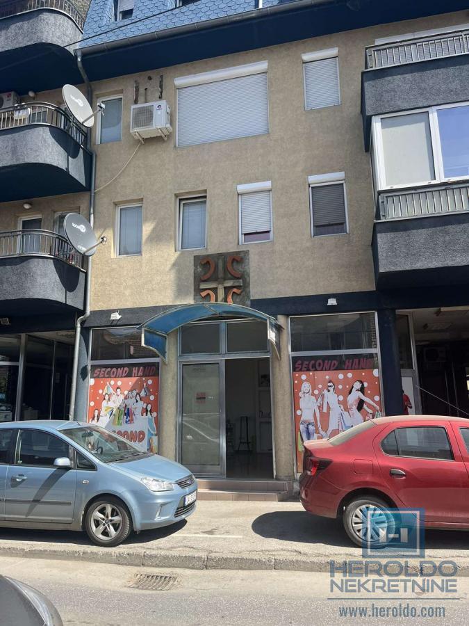 Lokal u centru grada u novijoj zgradi 2