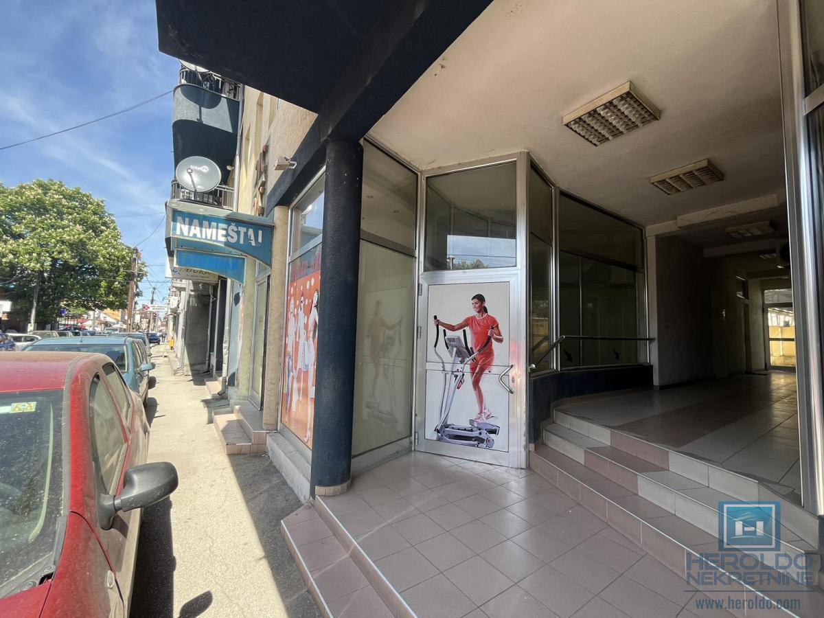 Lokal u centru grada u novijoj zgradi 4