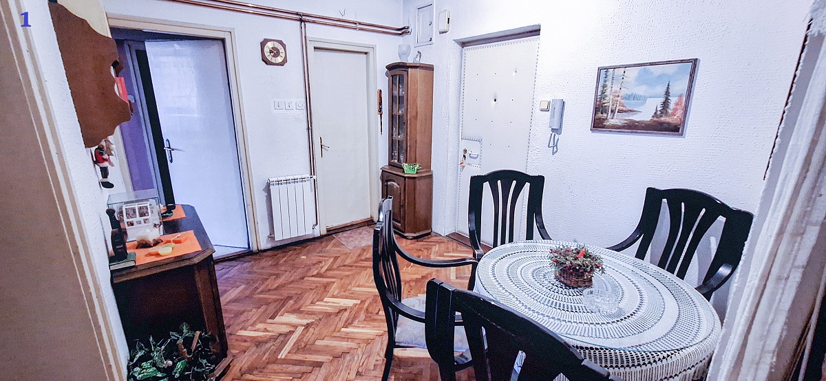 Prodajem stan na Slaviji 4