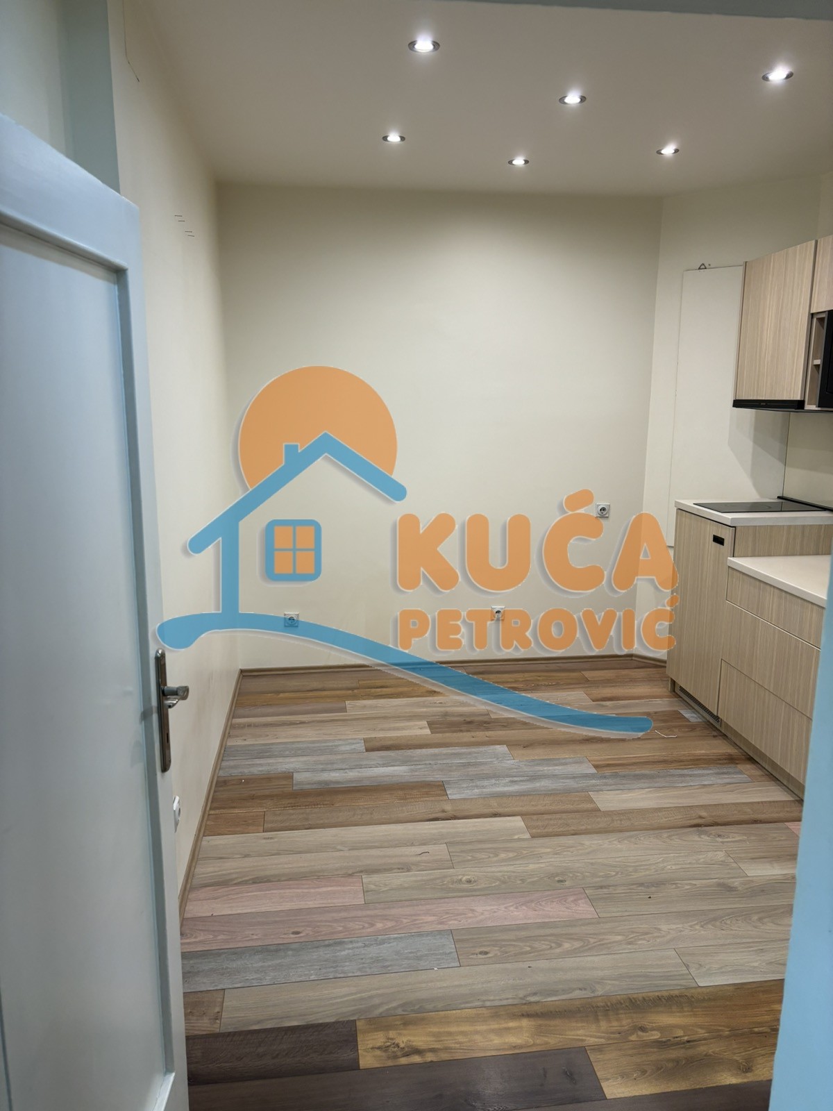 Lokal, 72 m2, Čair, Cara Dušana ID: i-011620 10