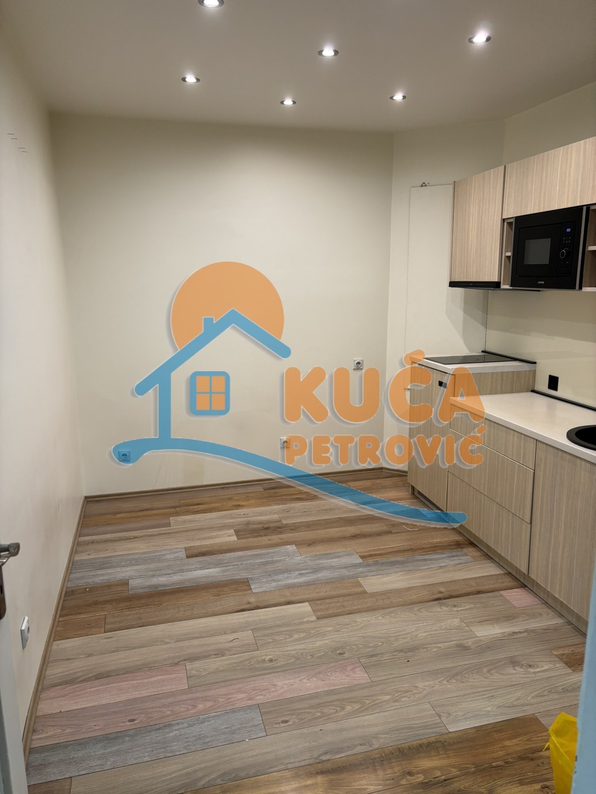 Lokal, 72 m2, Čair, Cara Dušana ID: i-011620 12