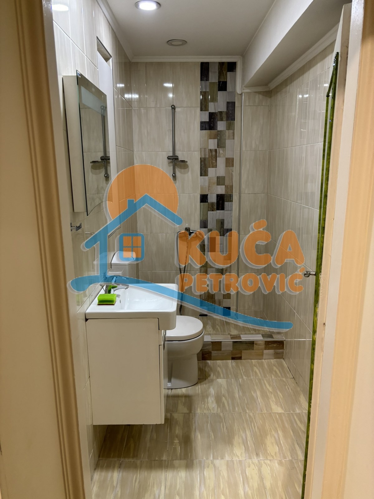 Lokal, 72 m2, Čair, Cara Dušana ID: i-011620 14