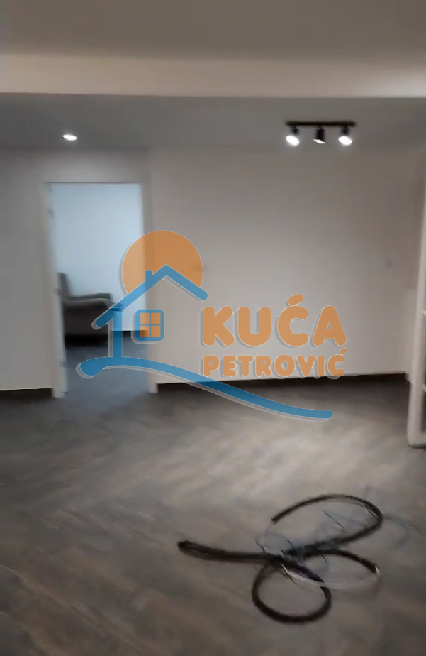 Lokal, 58 m2, Čair, Zetska ID: i-010183 10