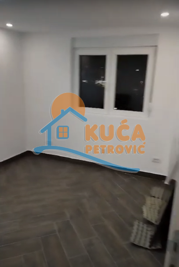 Lokal, 58 m2, Čair, Zetska ID: i-010183 1