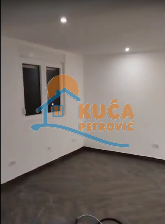 Lokal, 58 m2, Čair, Zetska ID: i-010183 2