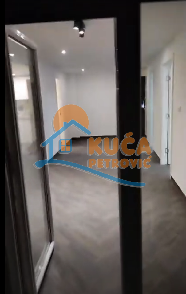 Lokal, 58 m2, Čair, Zetska ID: i-010183 6