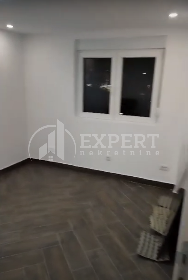 Lokal, 58 m2, Čair, Zetska ID: i-010183 1