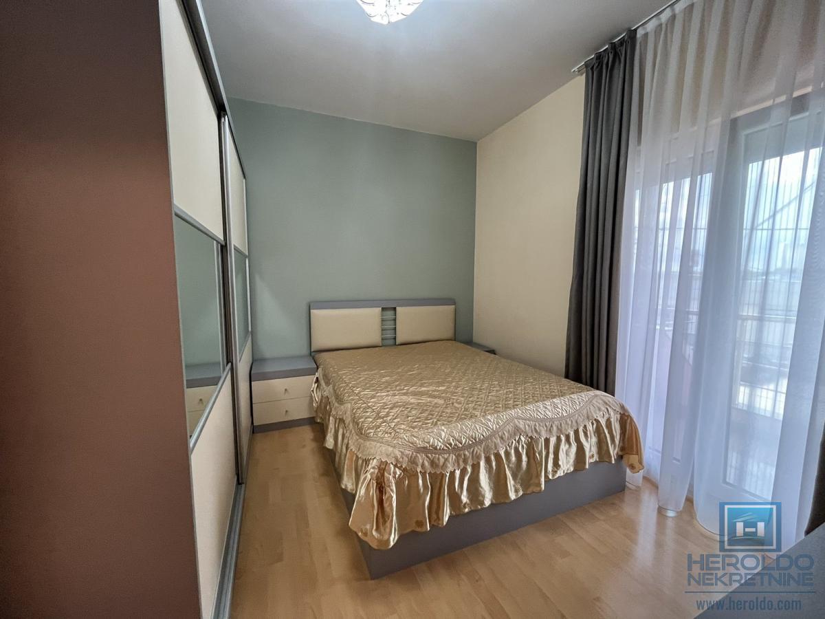 Luksuzna vila sa bazenom i prelepim placem 24