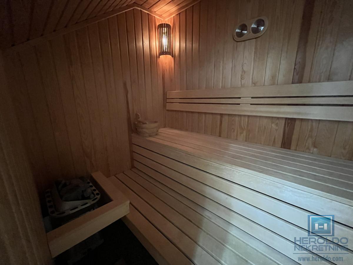 Luksuzna vila sa bazenom i prelepim placem 30