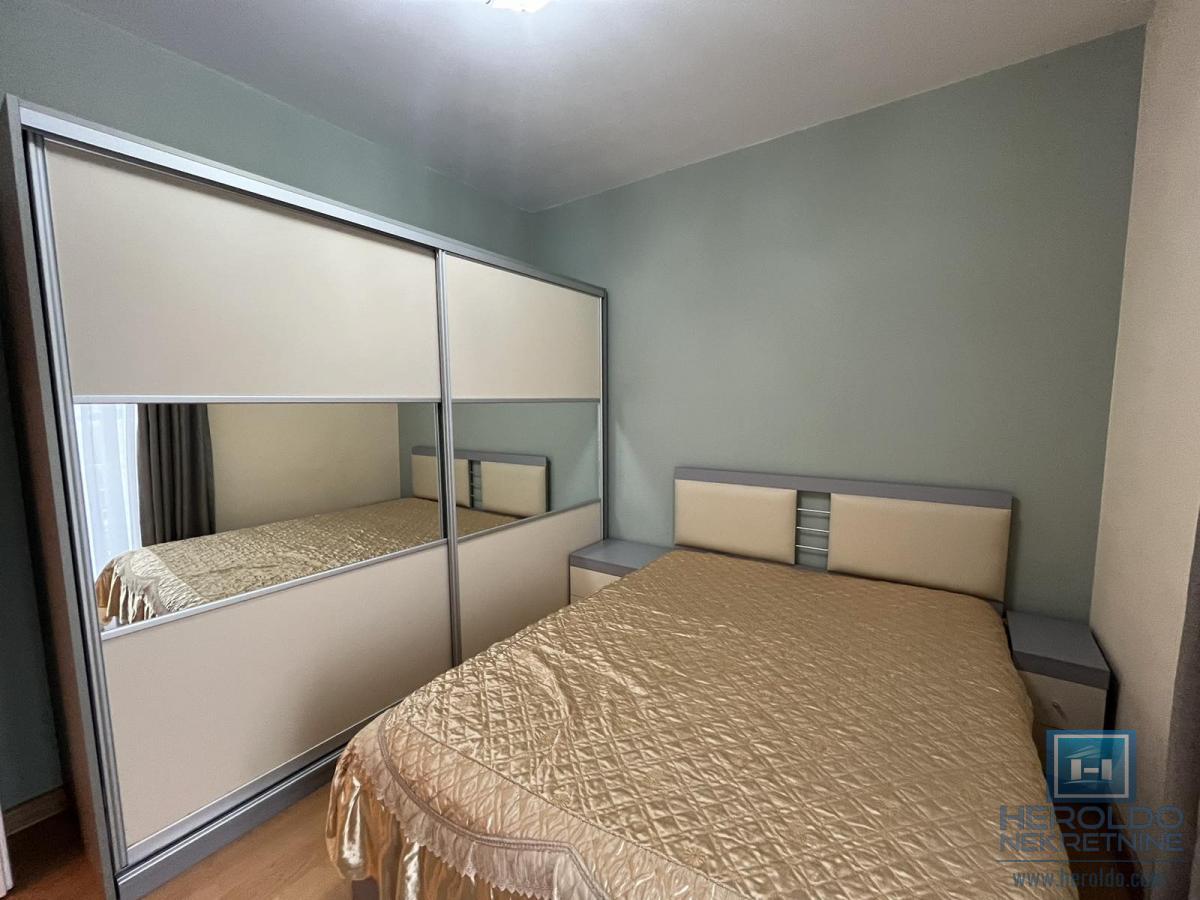 Luksuzna vila sa bazenom i prelepim placem 52