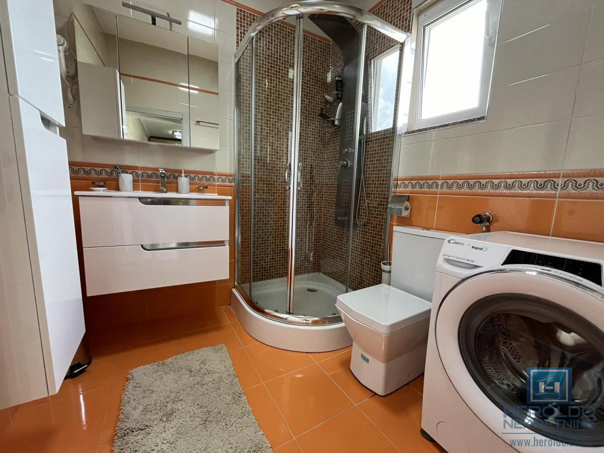 Luksuzna vila sa bazenom i prelepim placem 46