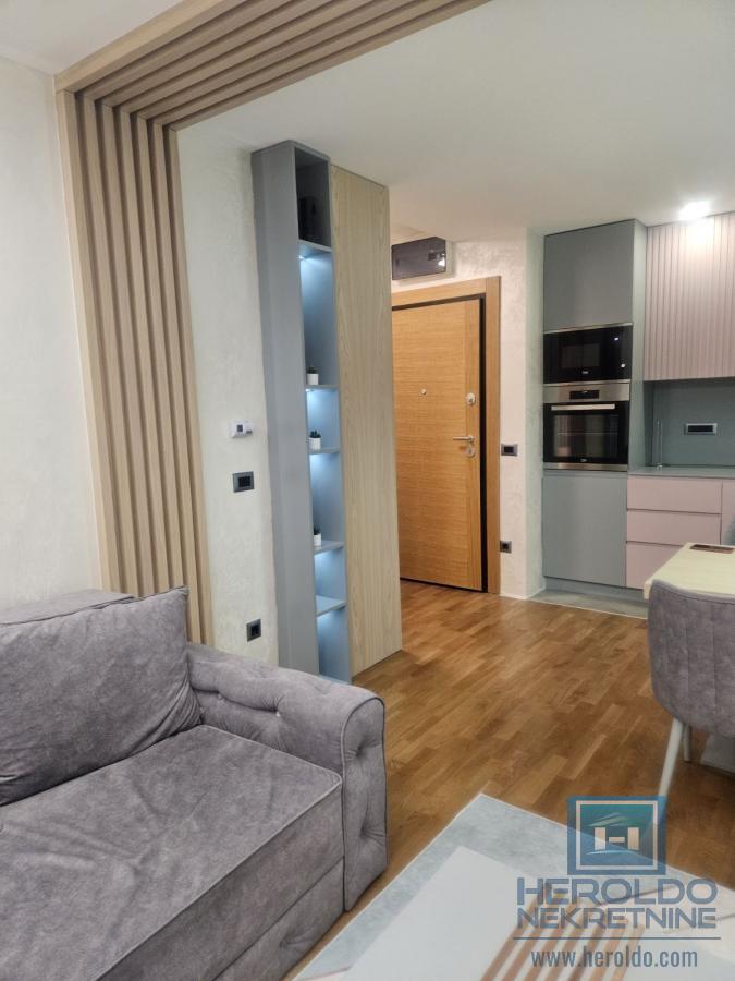 Nov opremljen stan na Zlatiboru 10