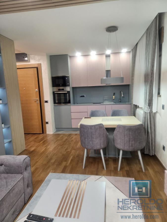 Nov opremljen stan na Zlatiboru 6