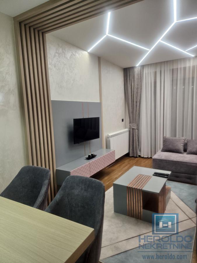 Nov opremljen stan na Zlatiboru 7