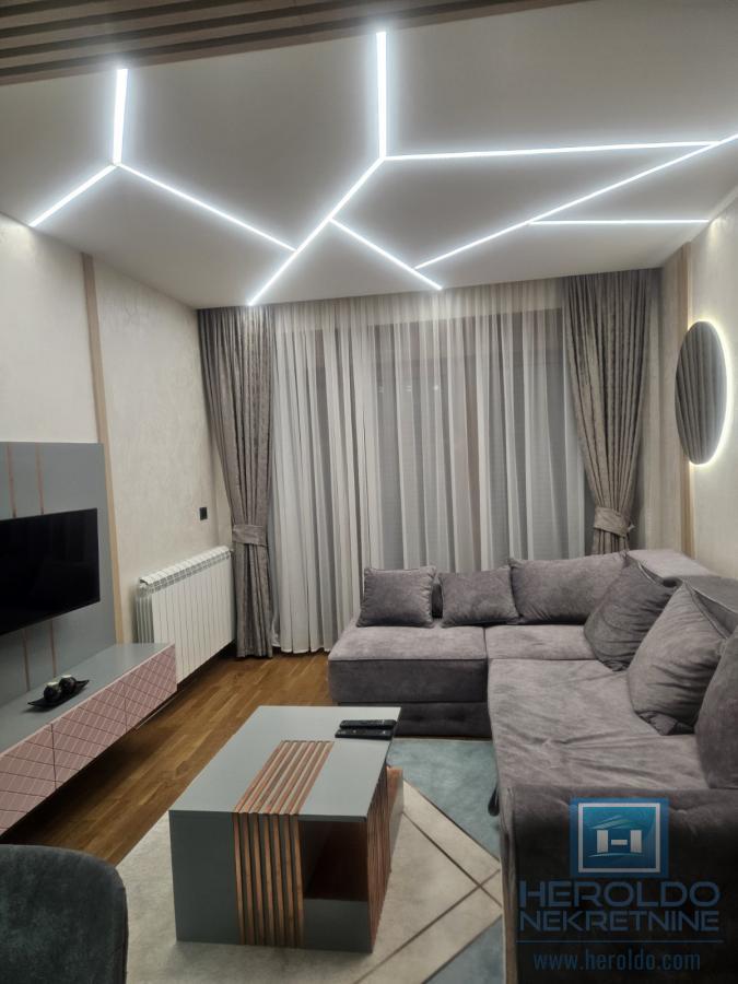 Nov opremljen stan na Zlatiboru 9