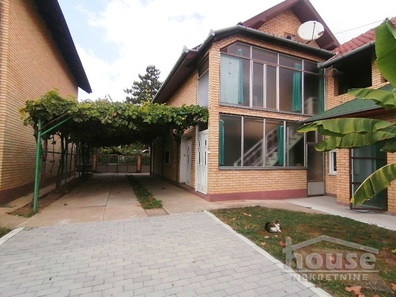 Kuca,PETROVARADIN,SADOVI250m2,257500€ , ID: 3045138 2