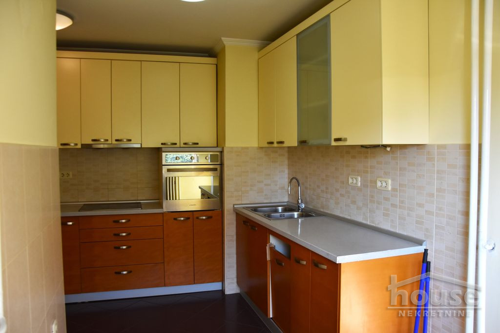 Stan,NOVI SAD,BULEVAR 94m2,231750€ , ID: 1059489 8