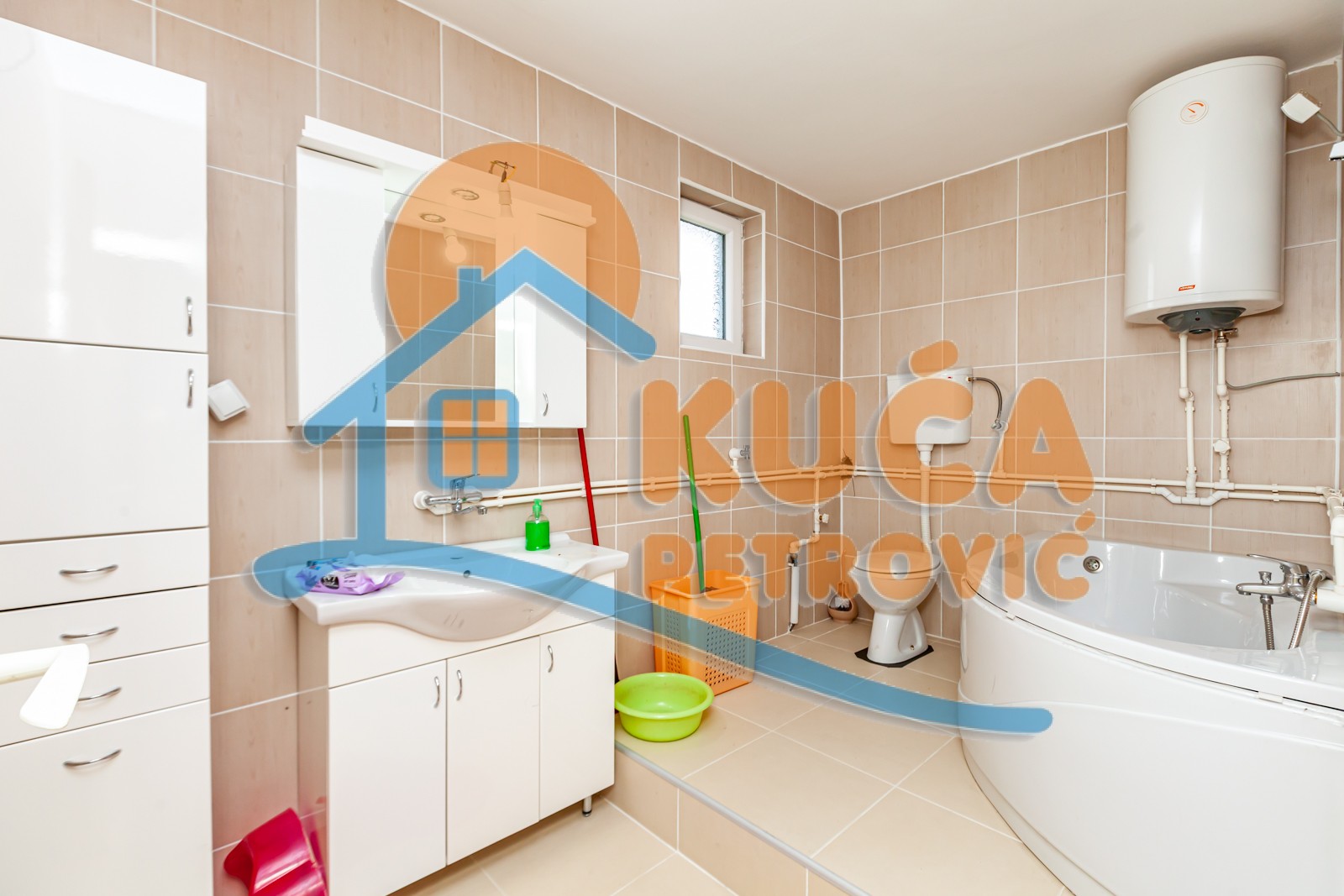 četvorosobna kuća, 200 m2, Malošište, Malošište ID: i-011628 13