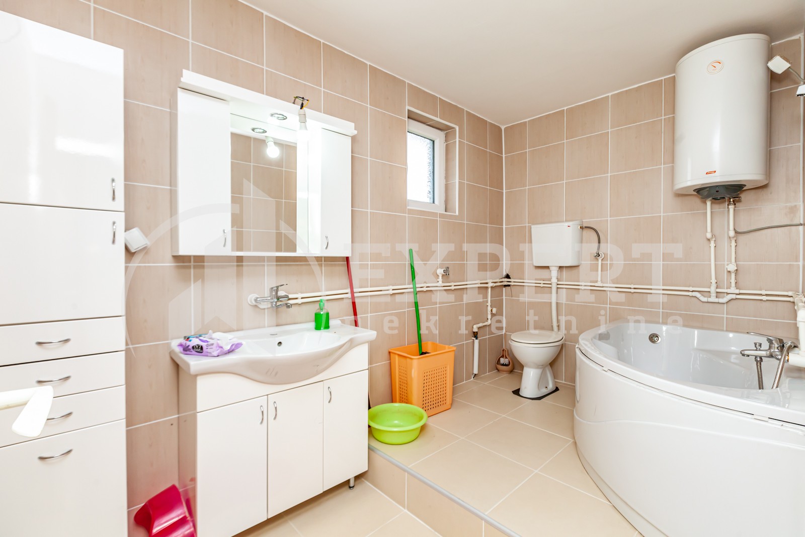 četvorosobna kuća, 200 m2, Malošište, Malošište ID: i-011628 13