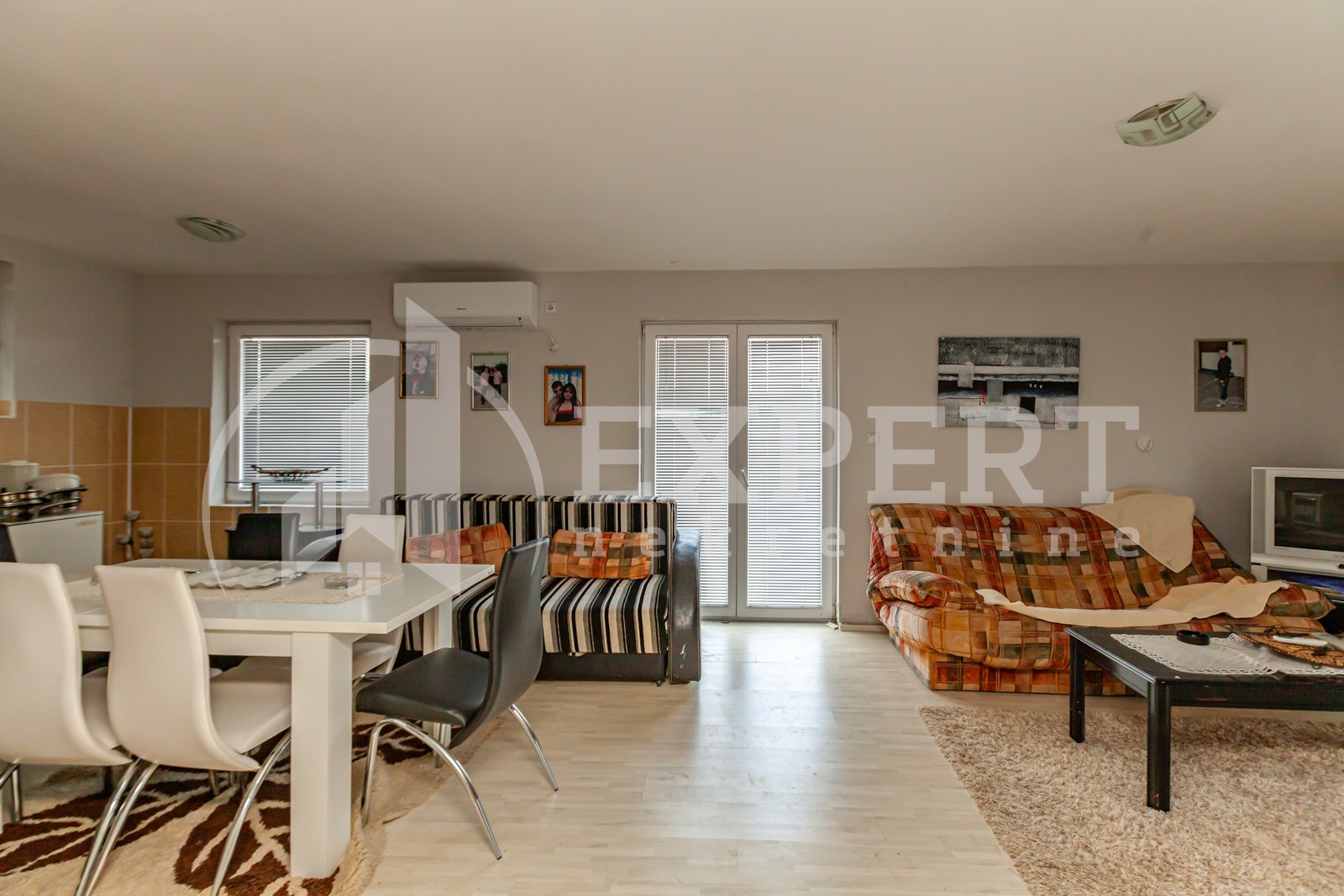 četvorosobna kuća, 200 m2, Malošište, Malošište ID: i-011628 8