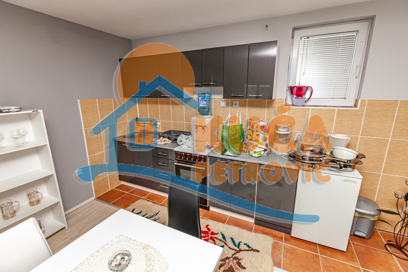 četvorosobna kuća, 200 m2, Malošište, Malošište ID: i-011628 9