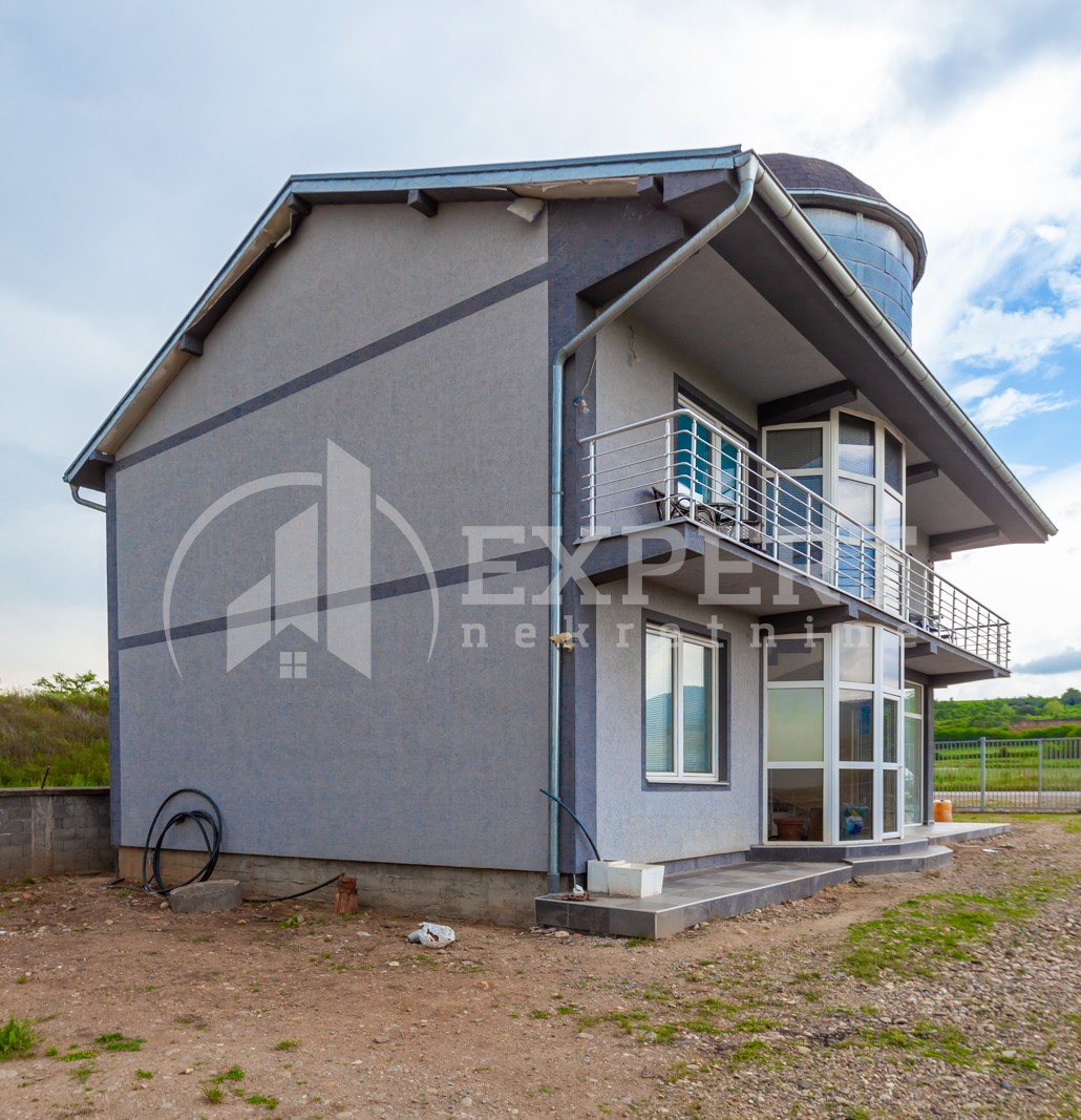 četvorosobna kuća, 200 m2, Malošište, Malošište ID: i-011628 1