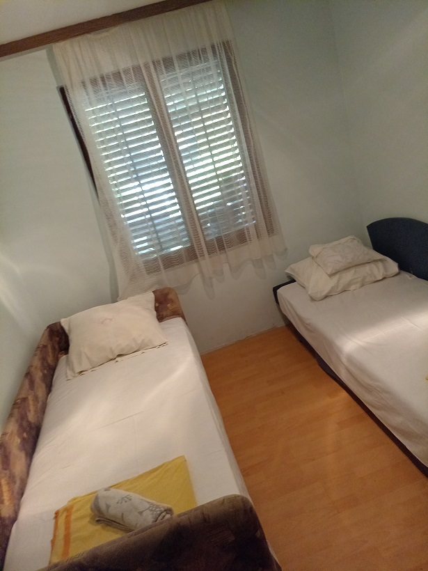 Izdaje se vikendica na Srebrnom jezeru 4