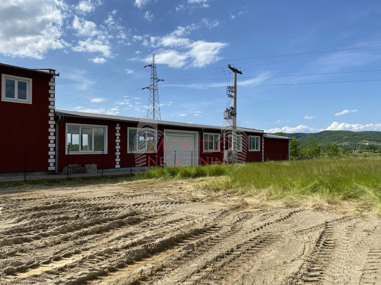 Izaje se hala sa kancelarijama na glavnom putu Leskovac-Vlasotince 3